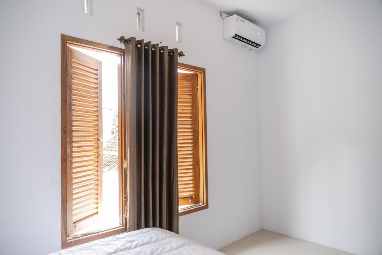 Azalia Homestay Yogyakarta Exterior photo