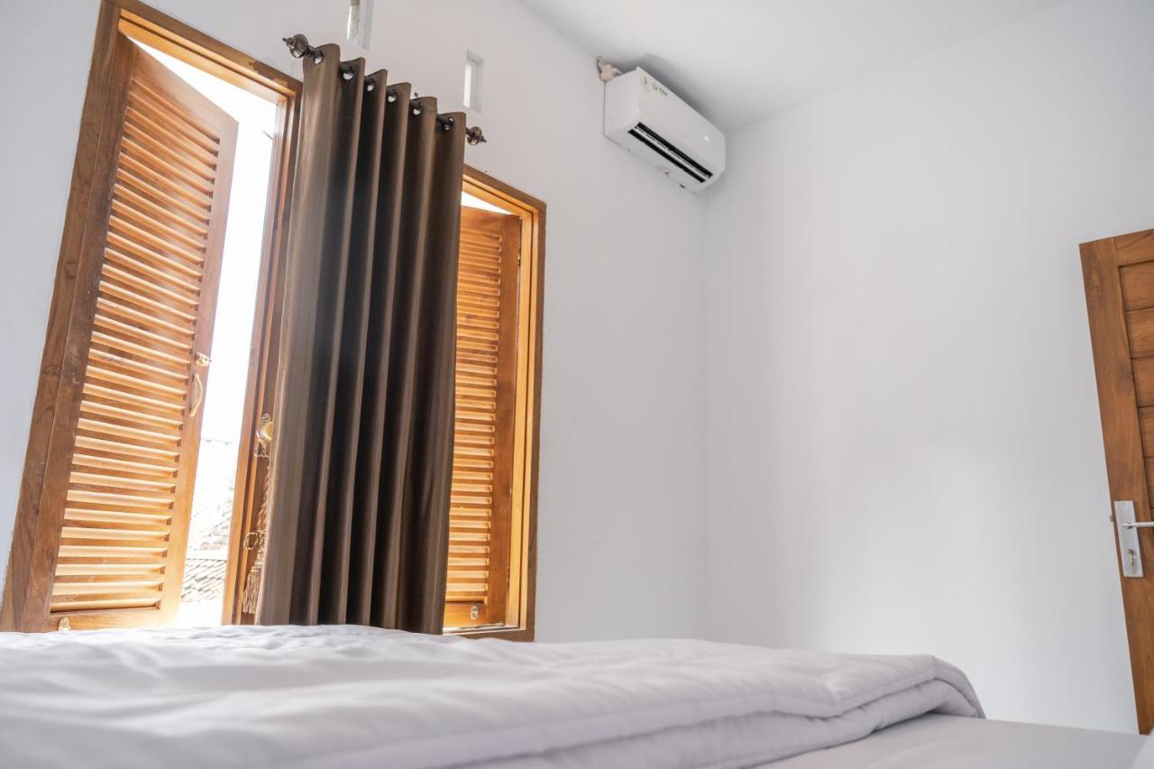 Azalia Homestay Yogyakarta Exterior photo