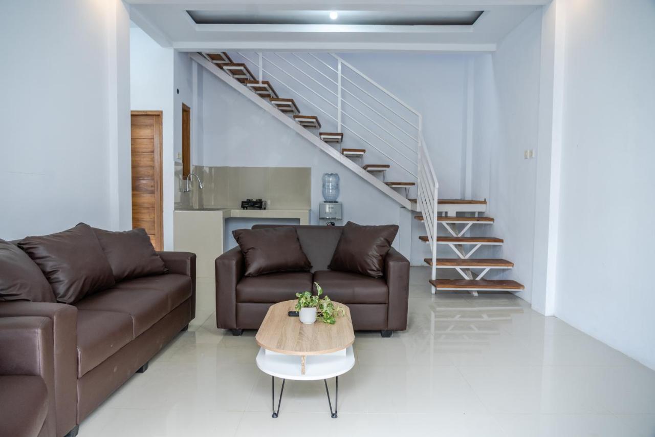 Azalia Homestay Yogyakarta Exterior photo
